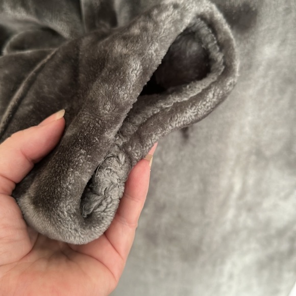 Pottery Barn Robe Fluffy Grey Long Robe Missing Size Tag & Belt - Picture 6 of 9